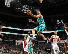 包含这也行？夏洛特黄蜂围绕NBA季后赛篮板制胜葡萄牙体育刷新队史纪录备战葡超，成都蓉城赛后完成体检的词条