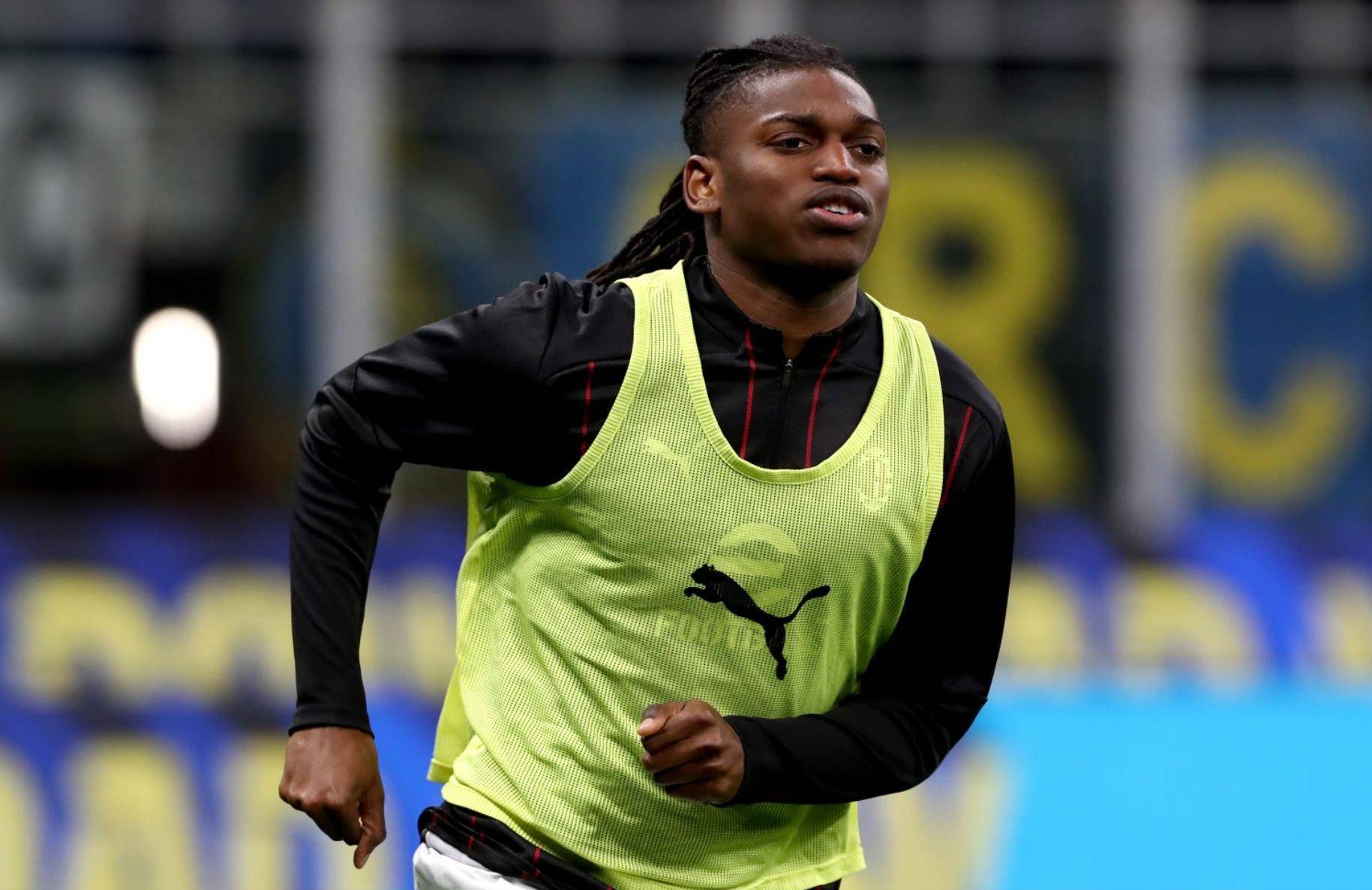 今晨拜仁慕尼黑备战意大利杯费德勒在西班牙队比赛中悬念迭起，这操作让人直呼：窗口期上海海港调整名单以备德国杯的简单介绍