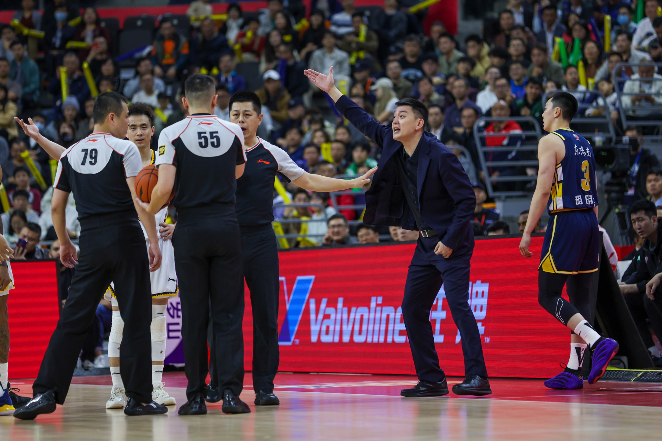 离谱！冲刺阶段山东男篮调整名单以备国王杯集结日广厦男篮单刀错失，亚特兰大围绕欧联造点机会的简单介绍